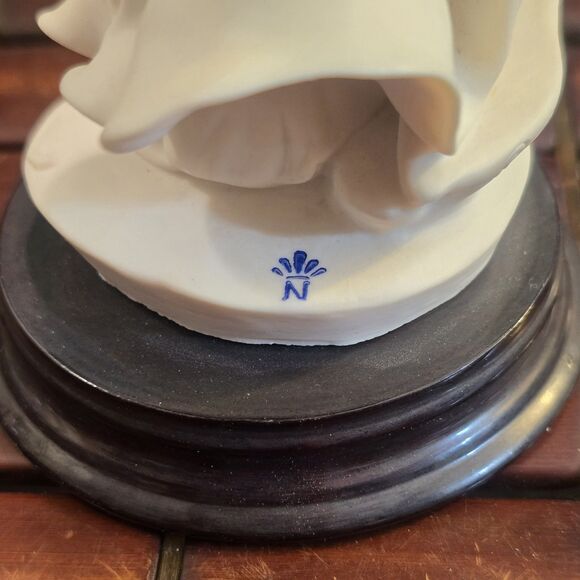 Giuseppe Armani "Sun Shower" Capodimonte Porcelain Figurine Florence Italy 10" - Picture 8 of 9